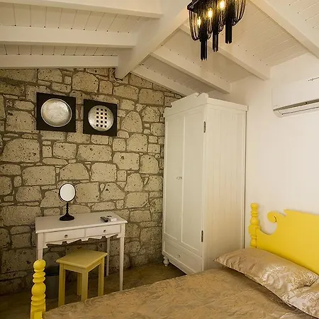 Otel Fedora Butik Alaçatı