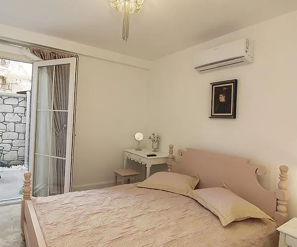 Fedora Butik Alacati